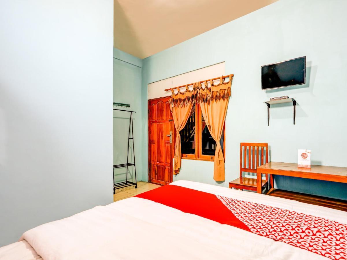 Oyo 90051 Guest House パラントゥリティス エクステリア 写真