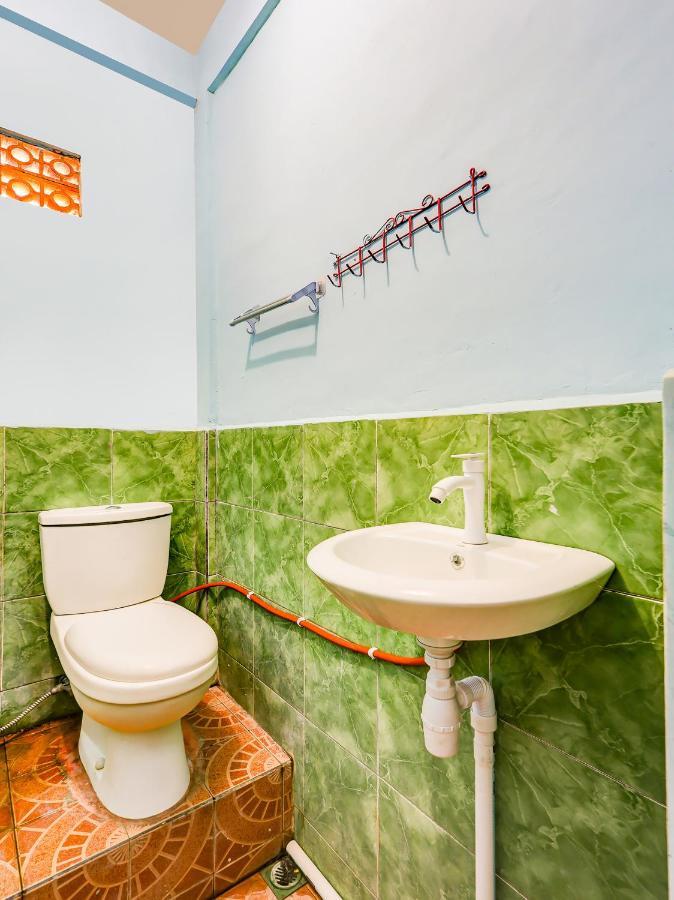 Oyo 90051 Guest House パラントゥリティス エクステリア 写真