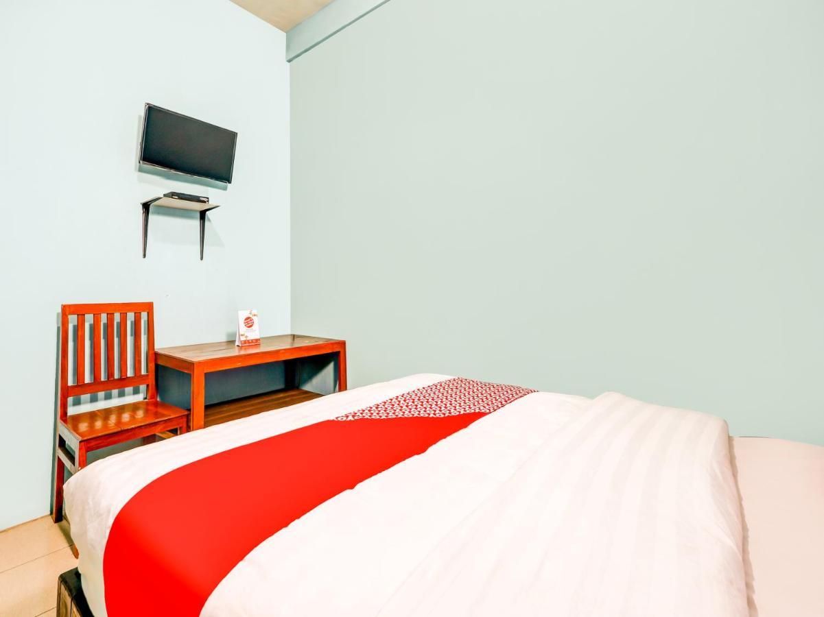 Oyo 90051 Guest House パラントゥリティス エクステリア 写真