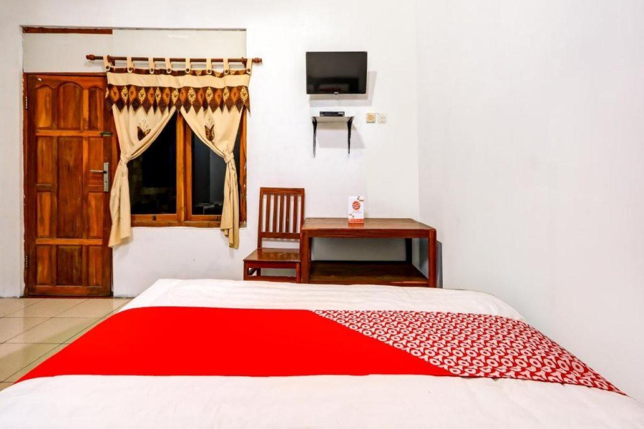 Oyo 90051 Guest House パラントゥリティス エクステリア 写真